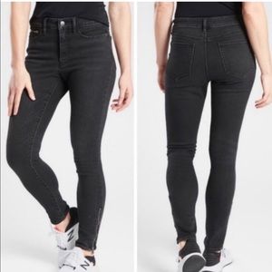 Athleta black Sculptek size 12 skinny jeans with ankle zips